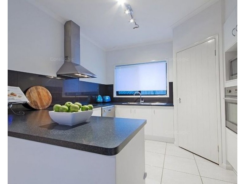 8 Arrol Street, Camp Hill QLD 4152