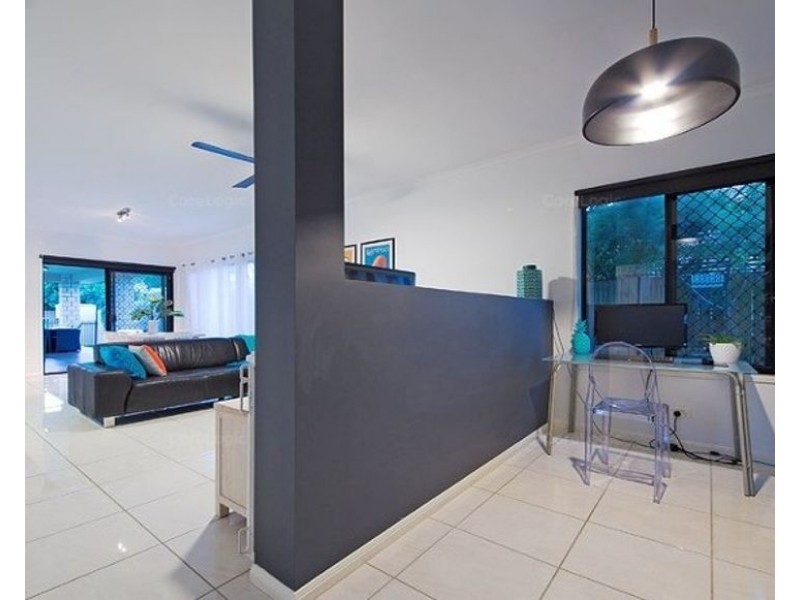 8 Arrol Street, Camp Hill QLD 4152