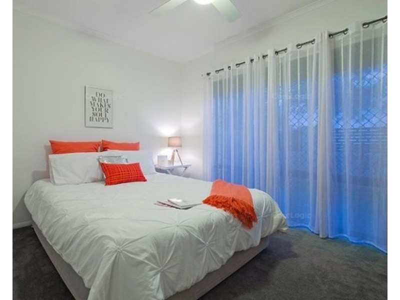 8 Arrol Street, Camp Hill QLD 4152