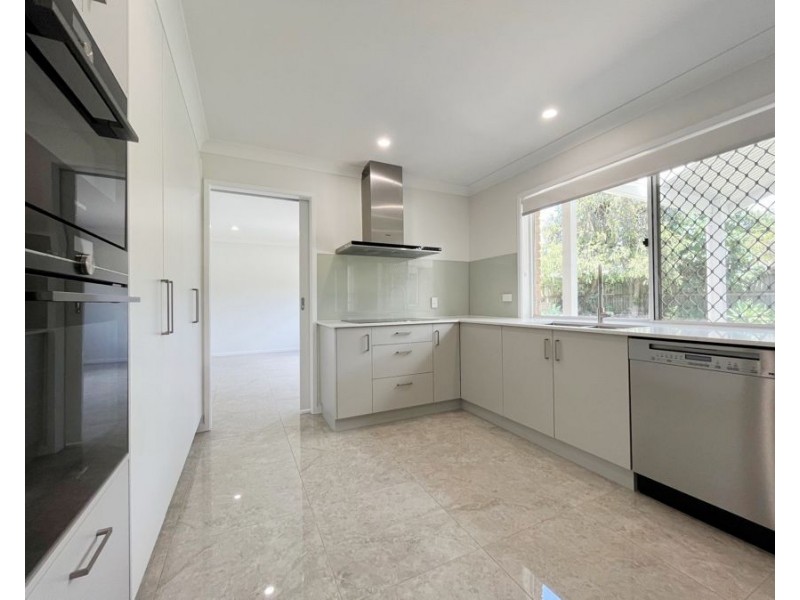 19 Breadsell Street, Carindale QLD 4152