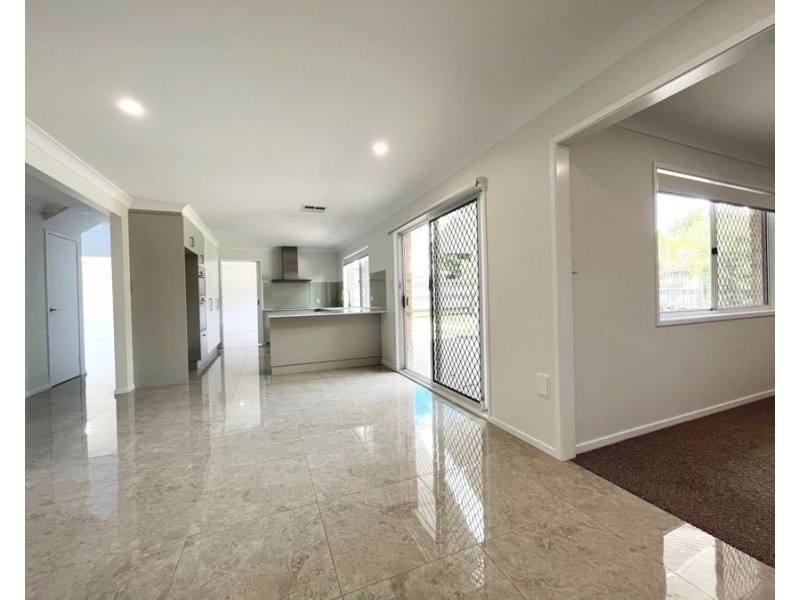 19 Breadsell Street, Carindale QLD 4152