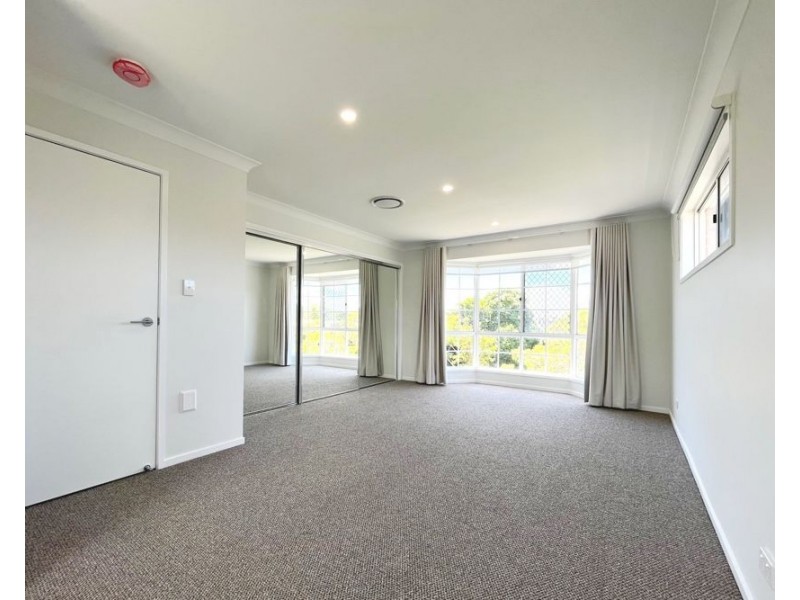 19 Breadsell Street, Carindale QLD 4152