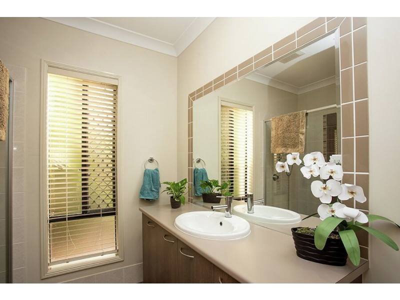 15 Lilyvale Crescent, Ormeau QLD 4208