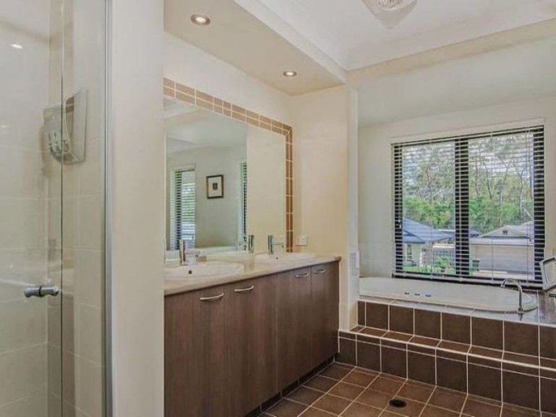 15 Lilyvale Crescent, Ormeau QLD 4208