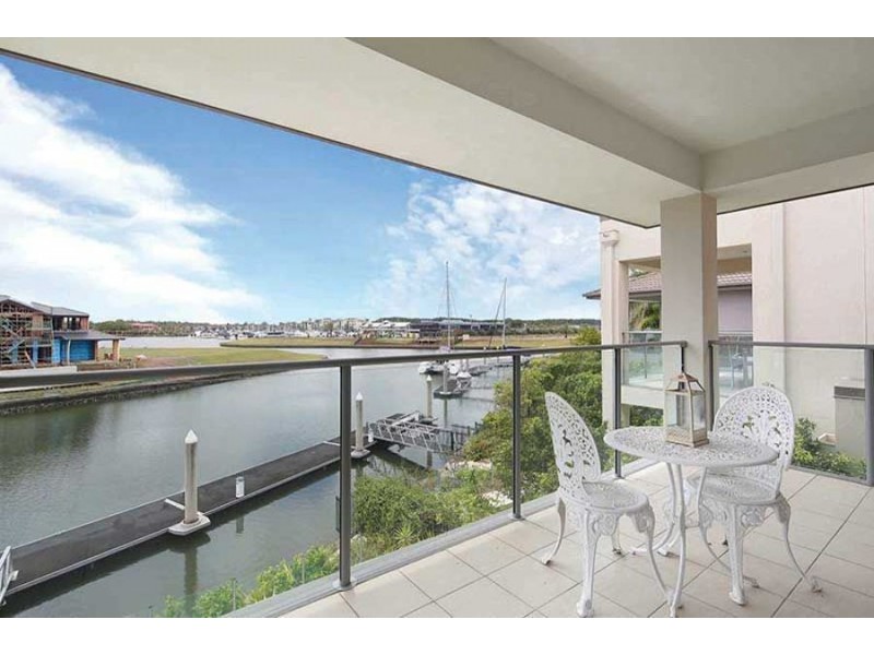 2243 Glengallon Way, Hope Island QLD 4212