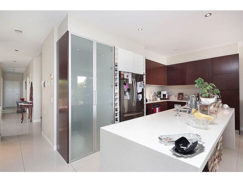 2243 Glengallon Way, Hope Island QLD 4212