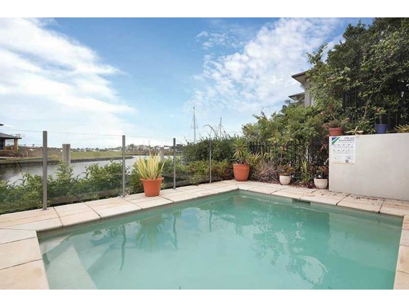 2243 Glengallon Way, Hope Island QLD 4212