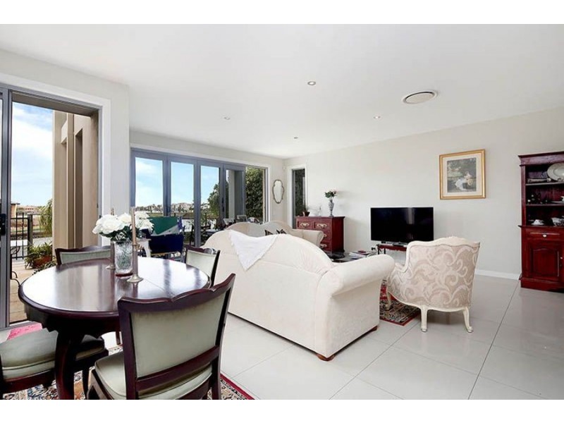 2243 Glengallon Way, Hope Island QLD 4212