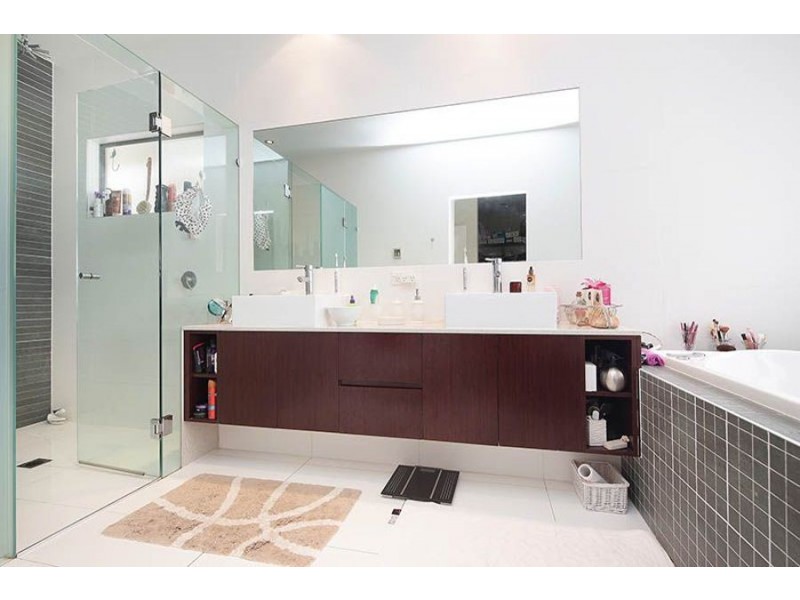 2243 Glengallon Way, Hope Island QLD 4212