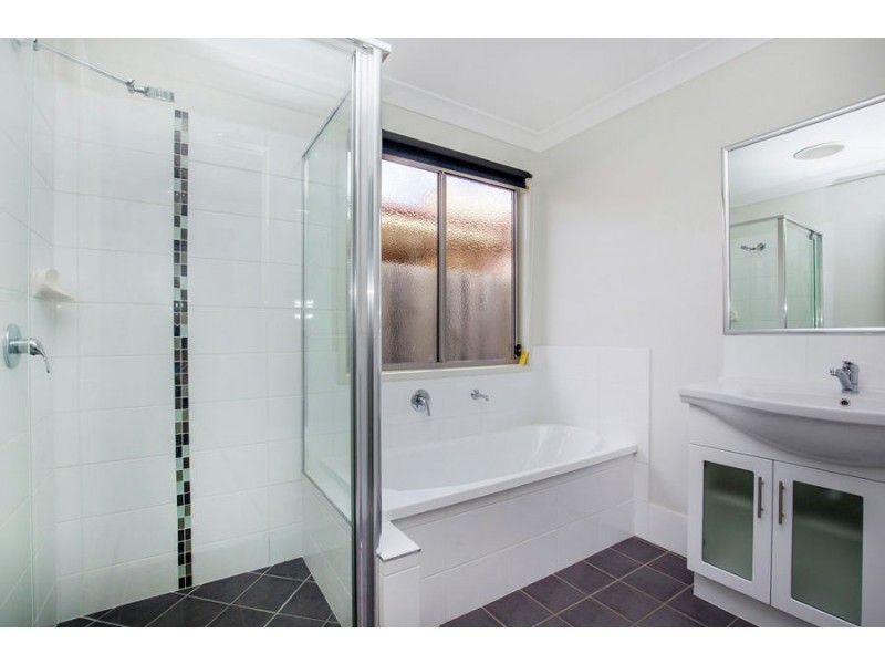 33 Collingrove Circuit, Pimpama QLD 4209