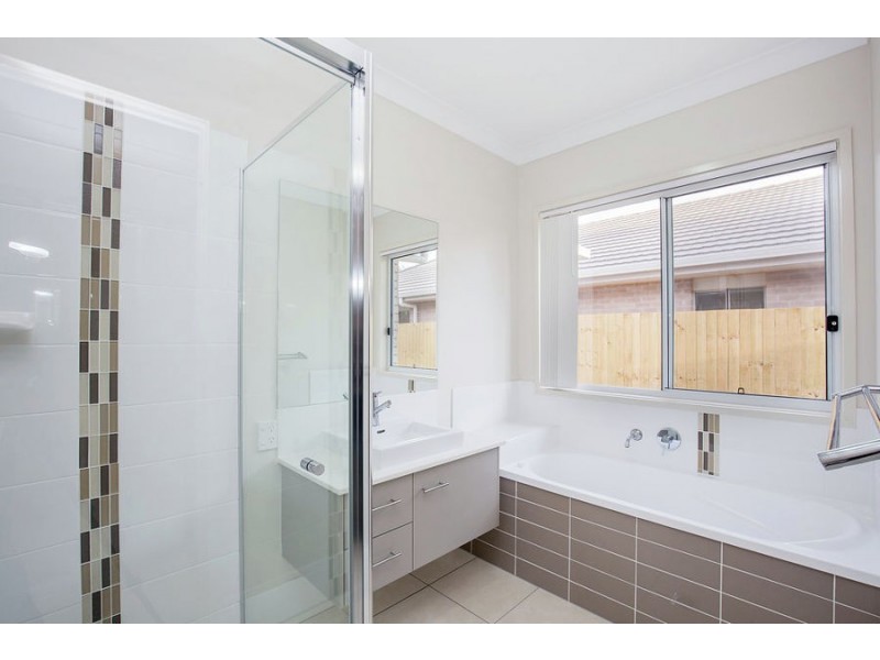 16 Learning St, Coomera QLD 4209