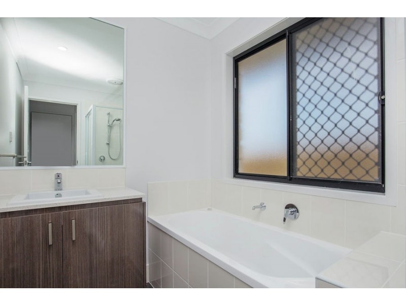 10 McWilliam St, Pimpama QLD 4209