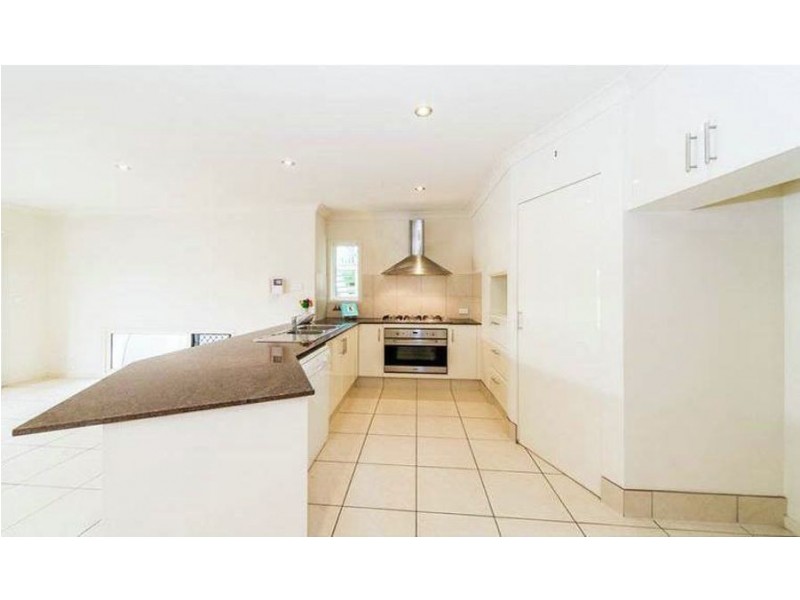 2/11 Mallard Ave, Paradise Point QLD 4216