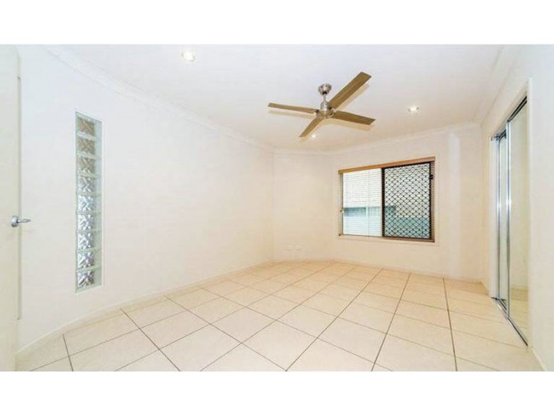 2/11 Mallard Ave, Paradise Point QLD 4216