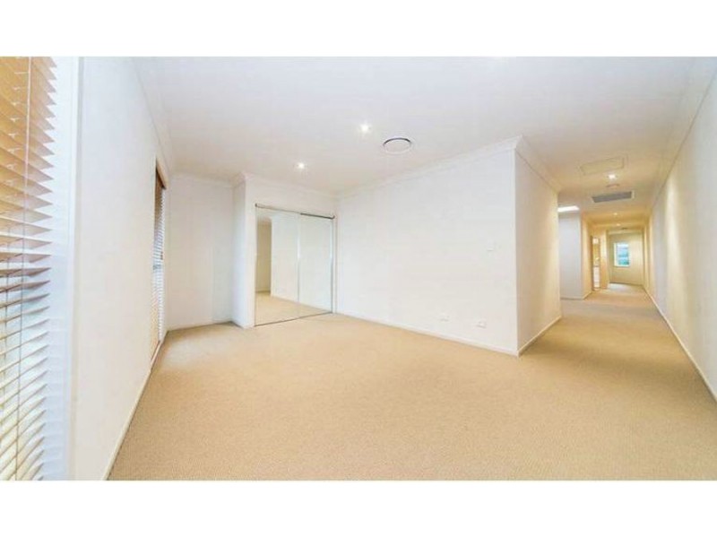 2/11 Mallard Ave, Paradise Point QLD 4216