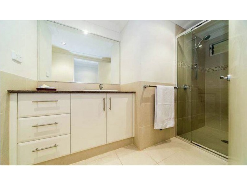 2/11 Mallard Ave, Paradise Point QLD 4216