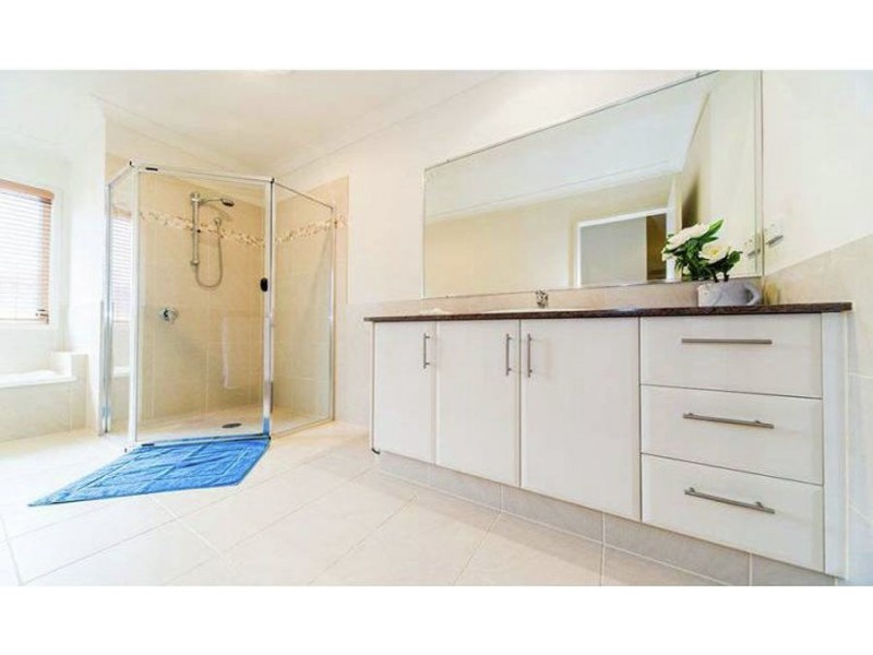 2/11 Mallard Ave, Paradise Point QLD 4216