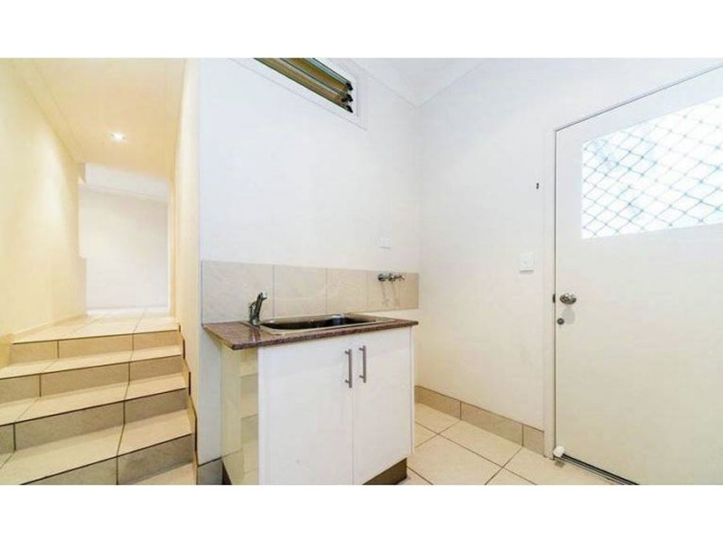 2/11 Mallard Ave, Paradise Point QLD 4216