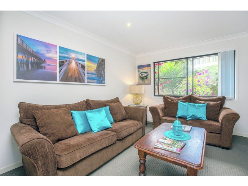 35 Diamantina Cct, Pacific Pines QLD 4211