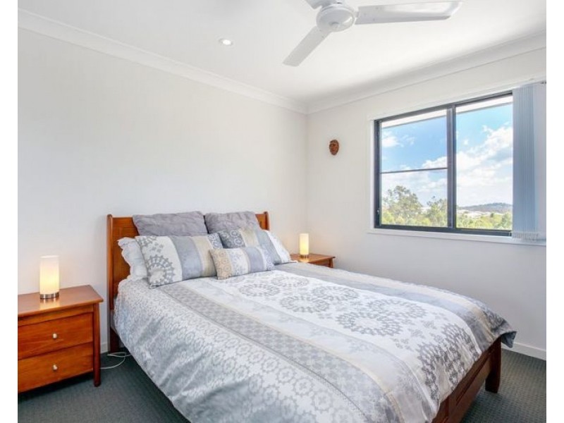 35 Diamantina Circuit, Pacific Pines QLD 4211