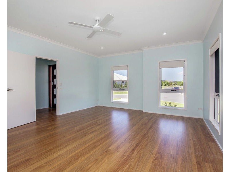 81 Ningaloo Drive, Pimpama QLD 4209