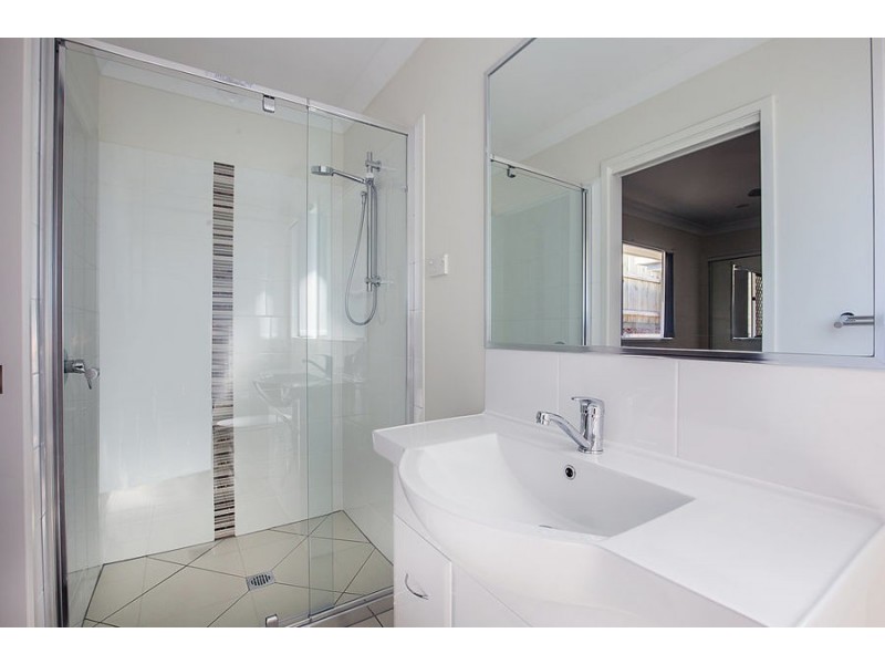 12 Graham St, Pimpama QLD 4209