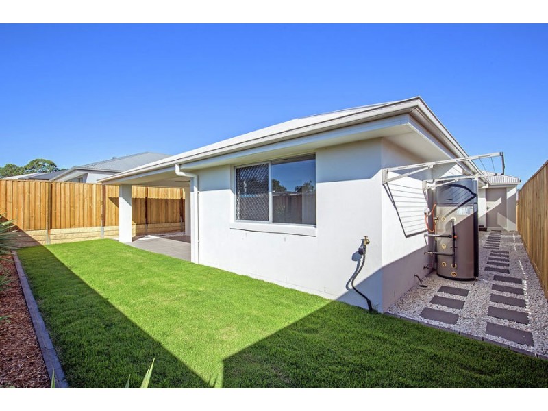 8 Barak Street, Pimpama QLD 4209