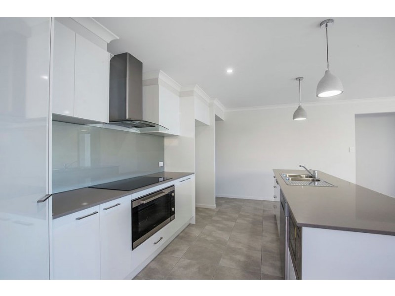 8 Barak Street, Pimpama QLD 4209