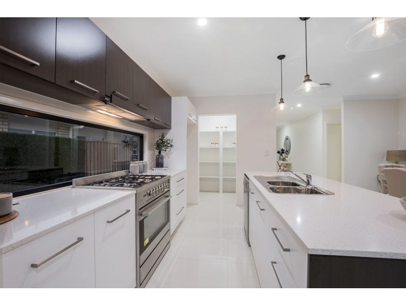 10 Kinglake Crescent, Pimpama QLD 4209