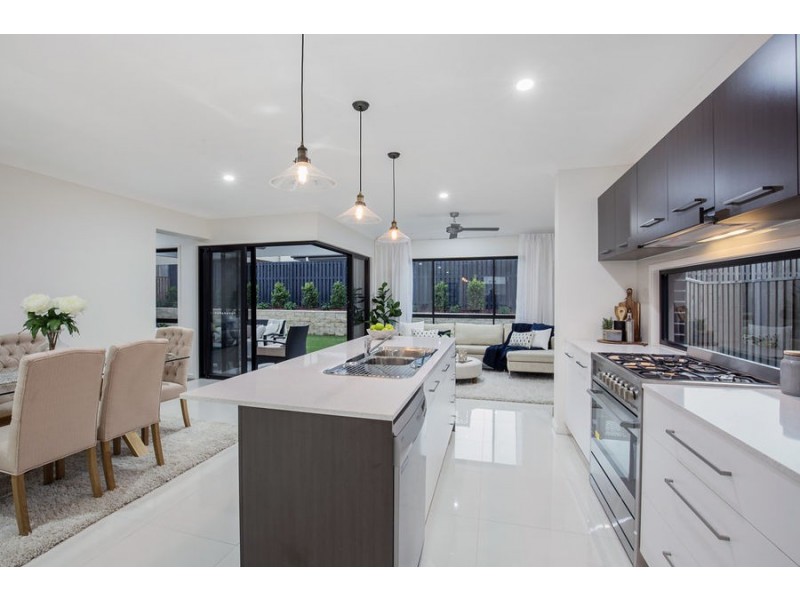 10 Kinglake Crescent, Pimpama QLD 4209