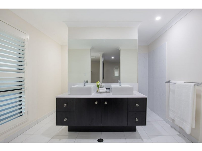 10 Kinglake Crescent, Pimpama QLD 4209