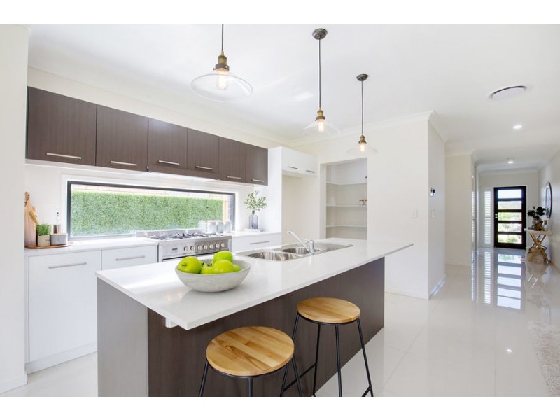 10 Kinglake Crescent, Pimpama QLD 4209