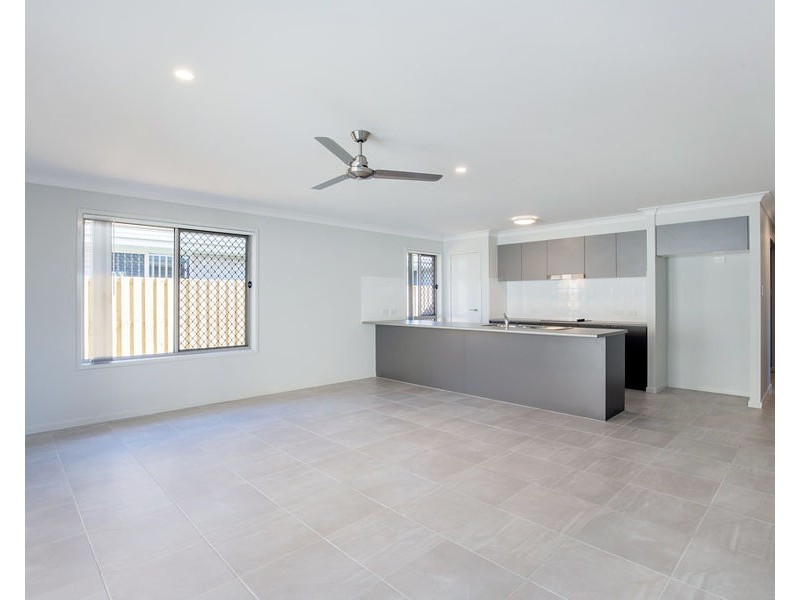 35 Village Boulevard, Pimpama QLD 4209