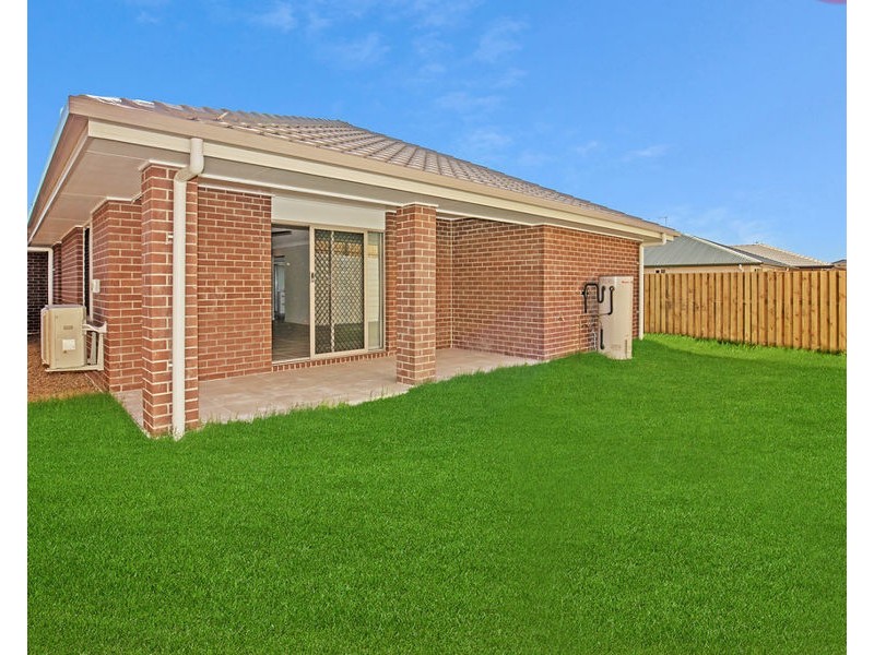 35 Village Boulevard, Pimpama QLD 4209
