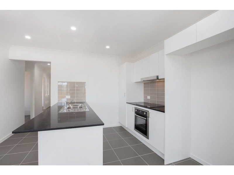 4 Oxford St, Pimpama QLD 4209
