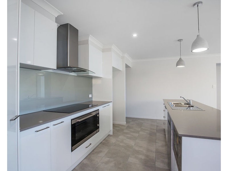 8 Barak St, Pimpama QLD 4209
