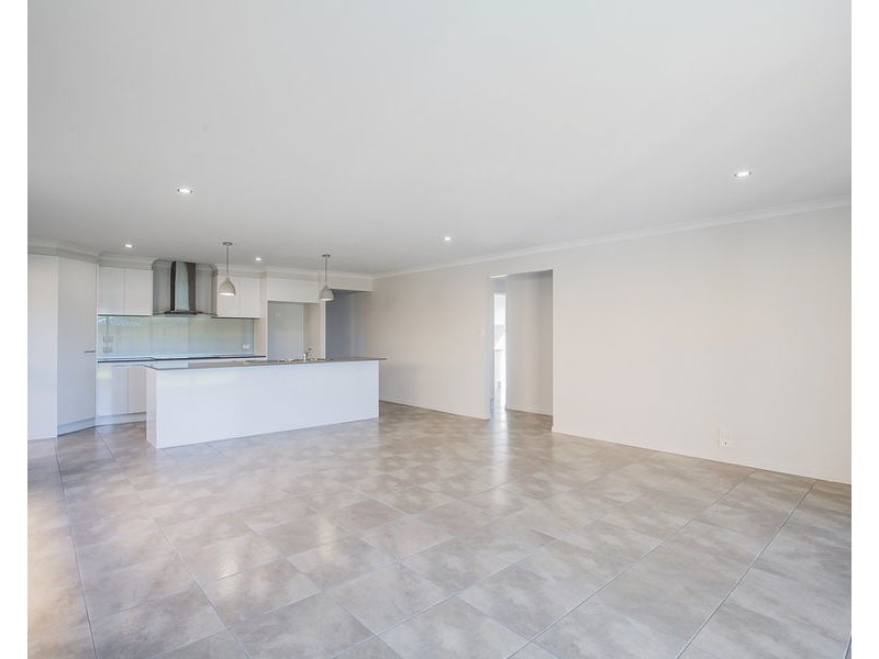 8 Barak St, Pimpama QLD 4209