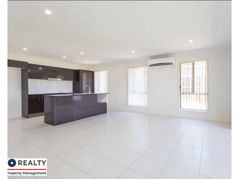 35 Charles Ave, Pimpama QLD 4209