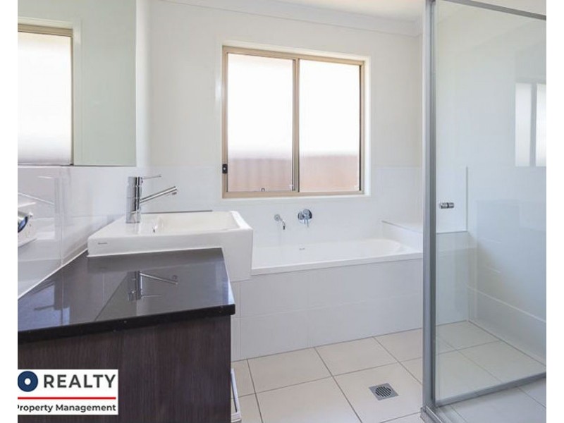 35 Charles Ave, Pimpama QLD 4209