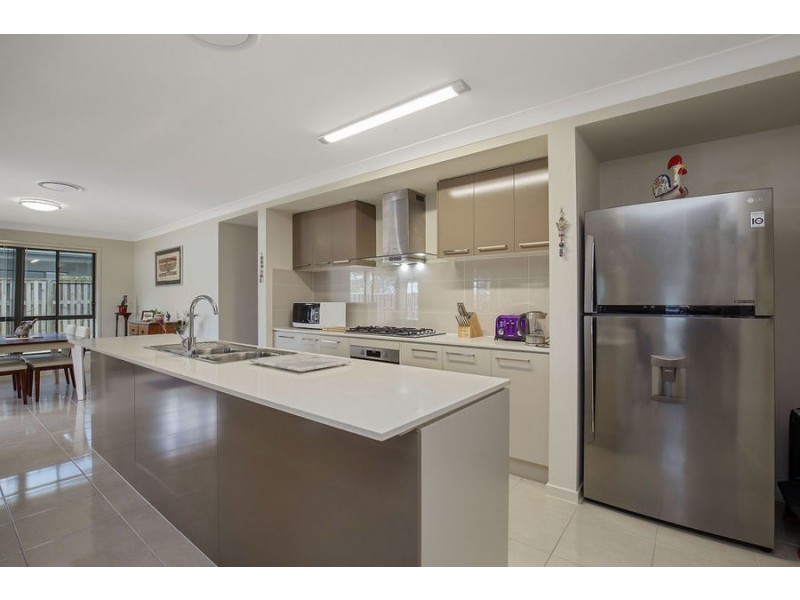 2 Longstaff Crescent, Pimpama QLD 4209
