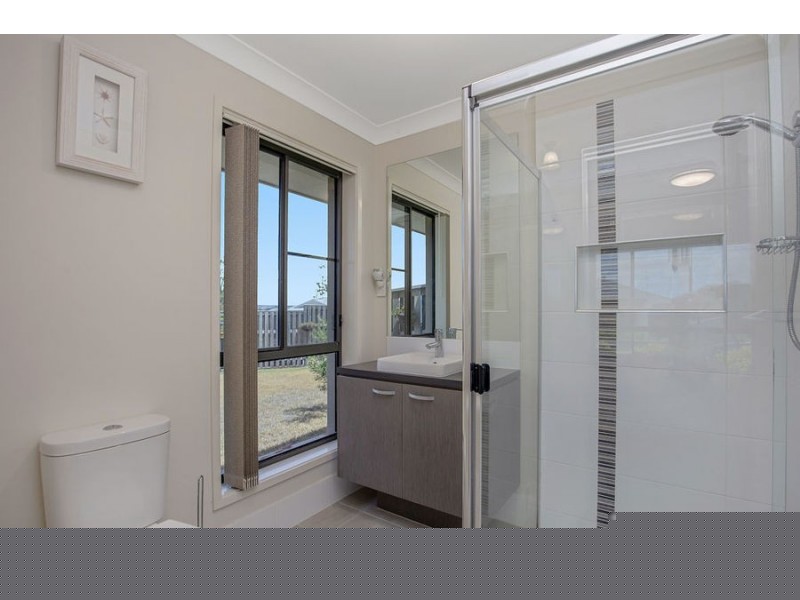 2 Longstaff Crescent, Pimpama QLD 4209