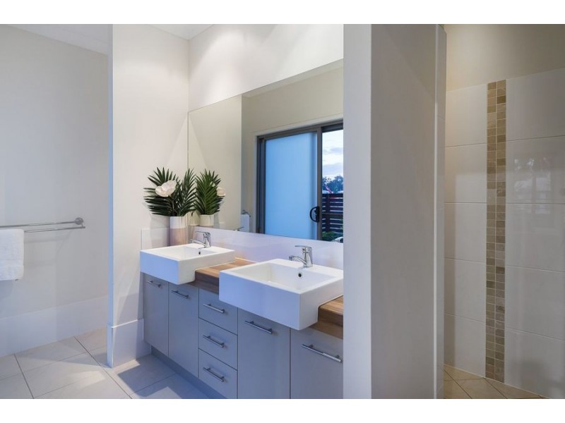 2 Orlando Drive, Coomera QLD 4209