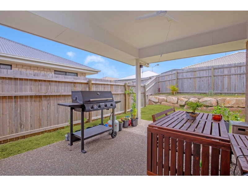 52 Dixon Drive, Pimpama QLD 4209