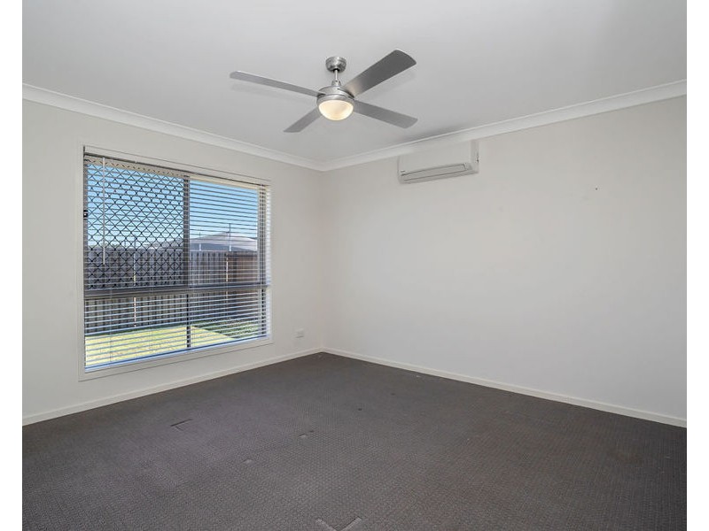 68 Great Sandy Circuit, Pimpama QLD 4209