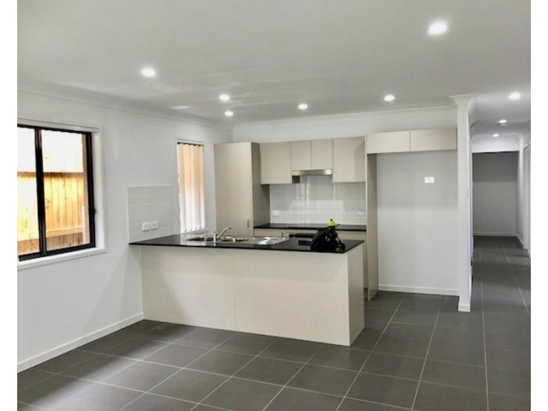 6 Yale St, Pimpama QLD 4209