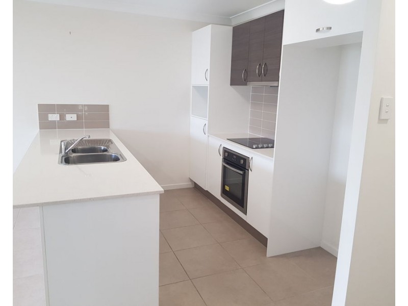 2/2 Gatina Crescent, Coomera QLD 4209