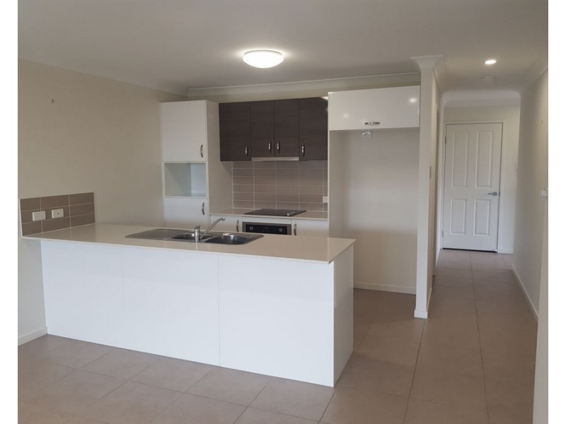 2/2 Gatina Crescent, Coomera QLD 4209