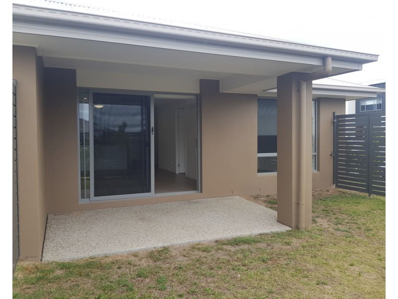 2/2 Gatina Crescent, Coomera QLD 4209