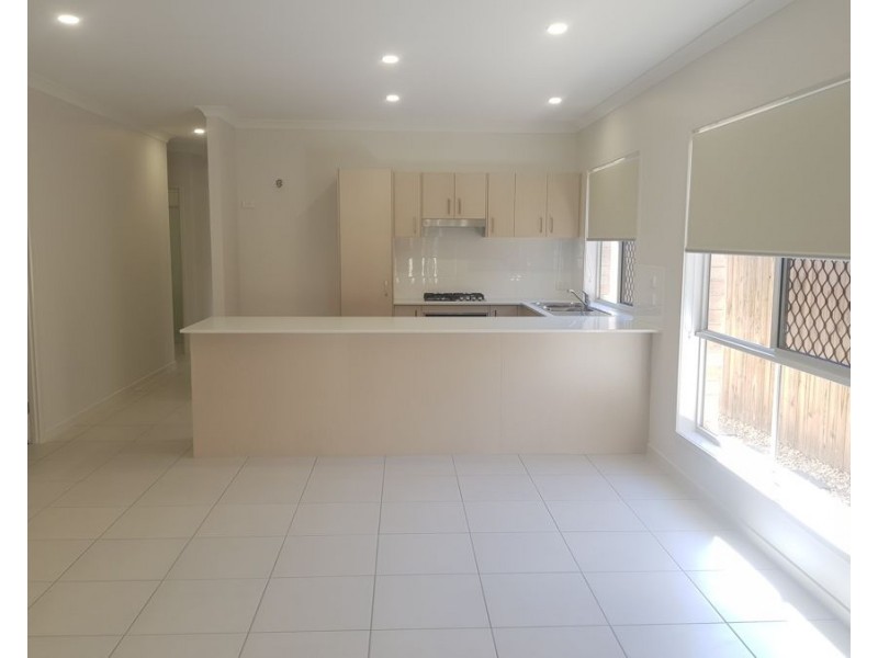 7 Oxford St, Pimpama QLD 4209