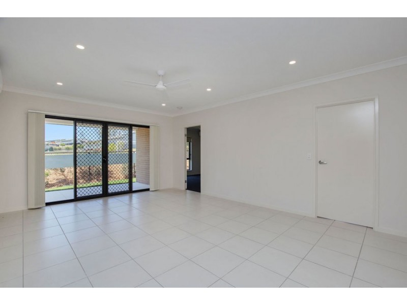 37 Oxford St, Pimpama QLD 4209